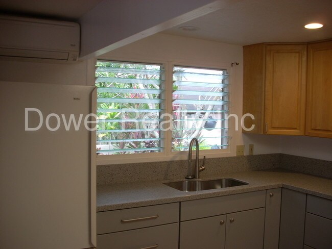 Building Photo - 140 Omao St