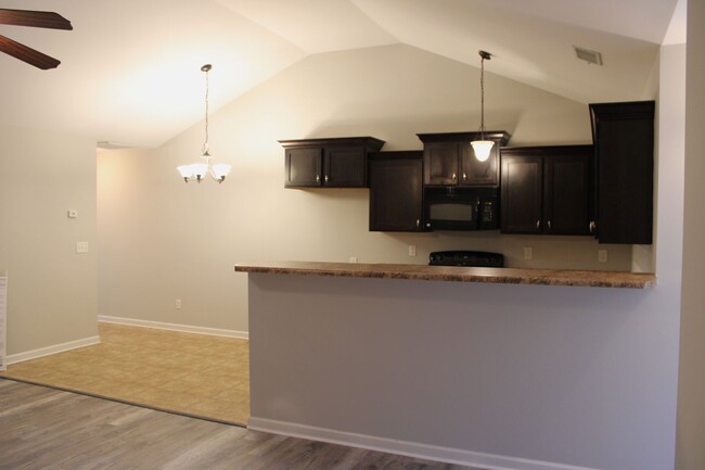 Foto del edificio - 2 bed, 2 bath townhome in Calera