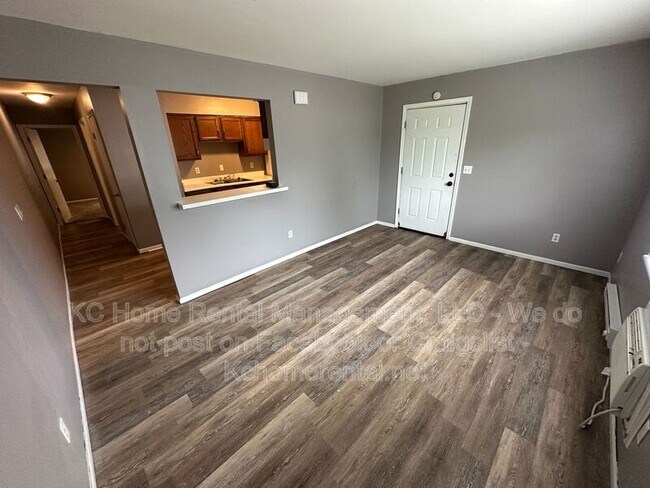 Building Photo - 551 N Somerset Terrace