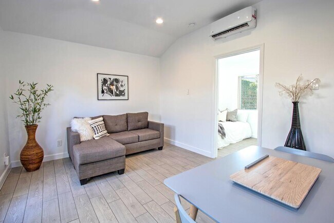 Building Photo - 5838 Beckford Ave