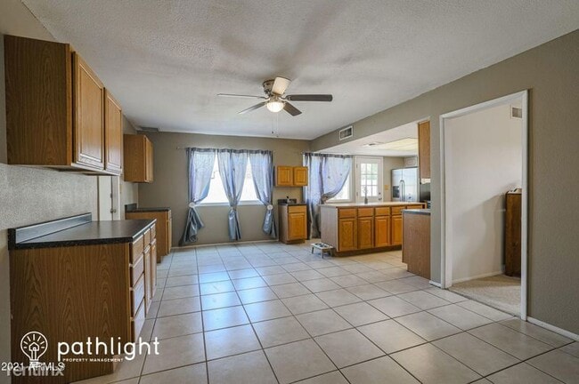Foto del edificio - 3 br, 2 bath House - 3401 Dahlia Drive UNIT