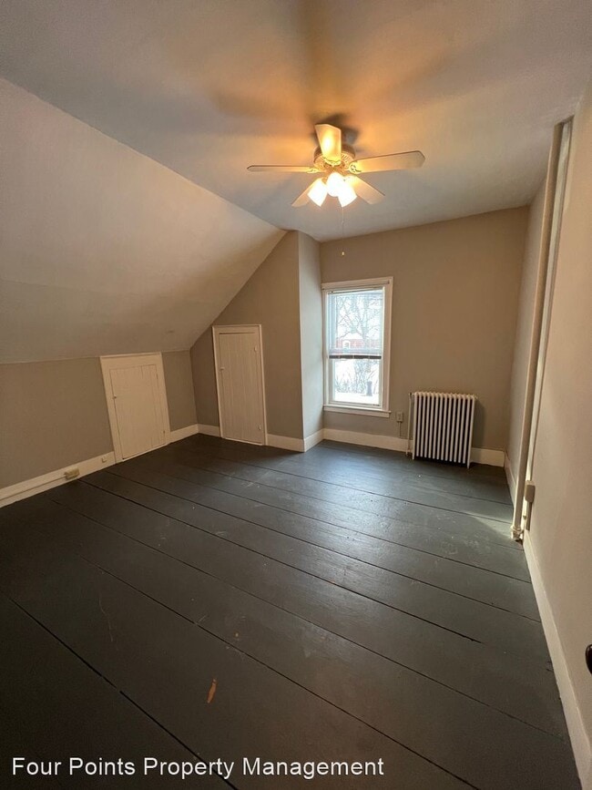 Foto del edificio - 3 br, 1 bath House - 62 Market St - Unit B