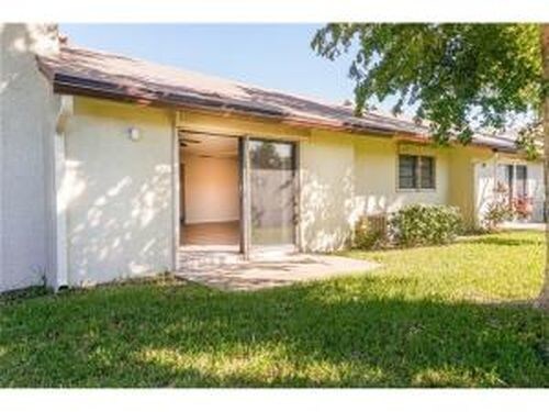 Building Photo - 1800 NE 39th Ct