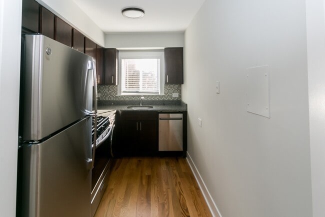Building Photo - 727 Elm Pl
