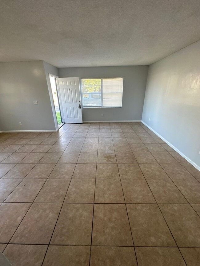 Photo - 712 Eaverson St Apartment