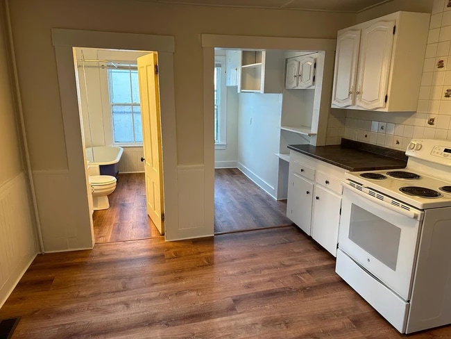 Building Photo - 51 Jackson St