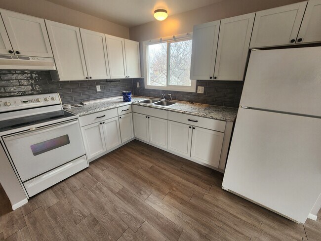 Foto del edificio - 80th Street Duplex