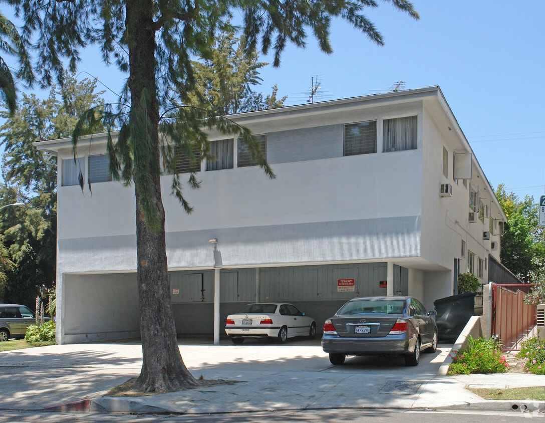 Foto del edificio - 8903 Alden Dr