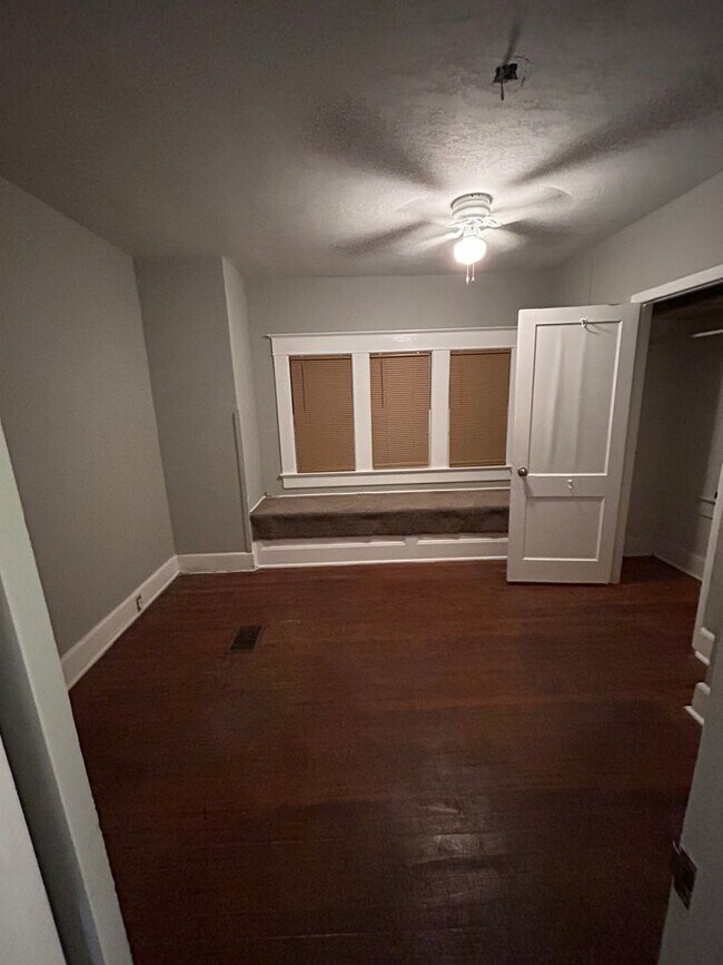 Building Photo - Palmetto unit for rent near local marinas,...