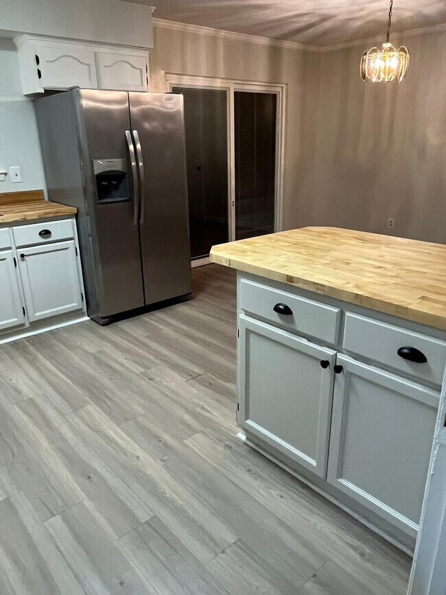 Foto del edificio - 6552 Cortez Cir