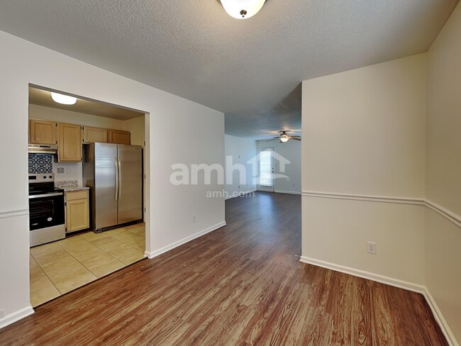 Foto del edificio - 7307 Poplar Grove Trl