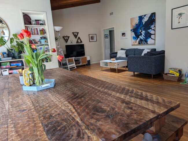 Foto del edificio - 8120 Paso Robles Ave