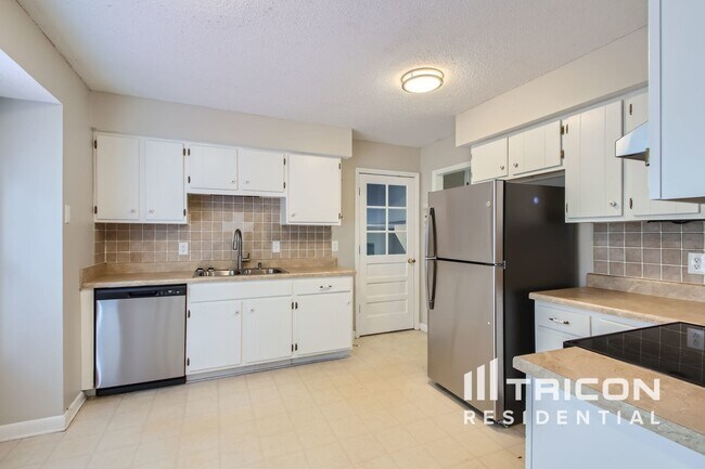 Foto del edificio - 1706 Deerrun Rd