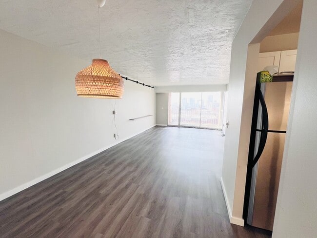 Building Photo - 710 E 200 S