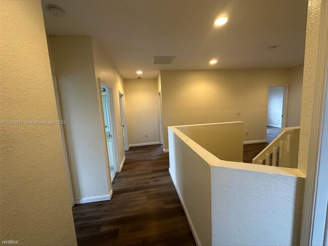 Foto del edificio - 7 br, 3.5 bath House - 1131 NE 37th Ave