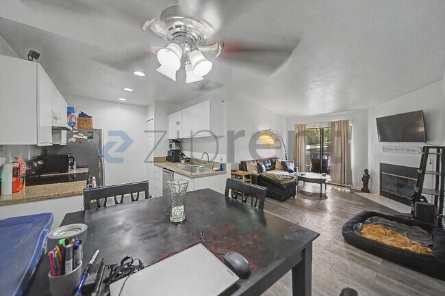 Building Photo - Unit 521
