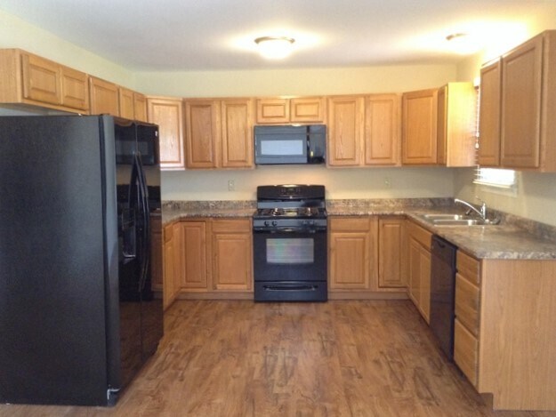 Building Photo - 380 Comet Dr