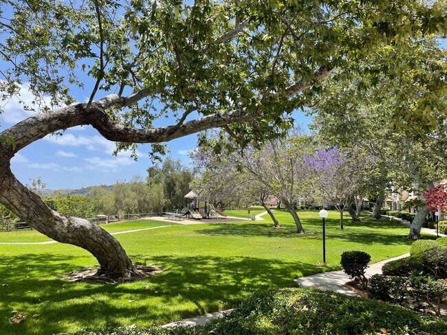 Foto del edificio - Recently remodeled Townhome in Private Com...