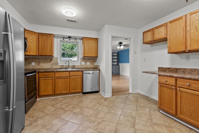 Building Photo - Discover your ideal home in the heart of C...
