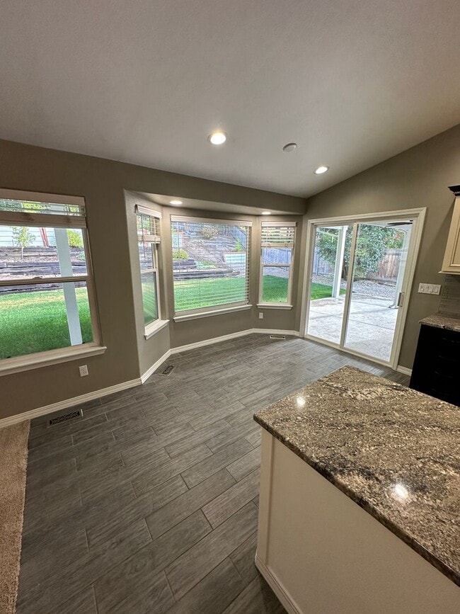 Building Photo - 3B/2B Home in downtown Eagle!