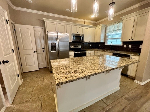 Building Photo - 892 W Hughes St