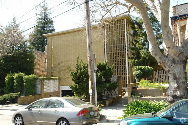 Building Photo - The Luxor Apartments