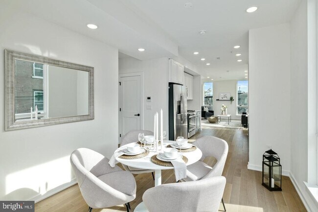 Foto del edificio - Olde Kensington Two Bedroom Condo