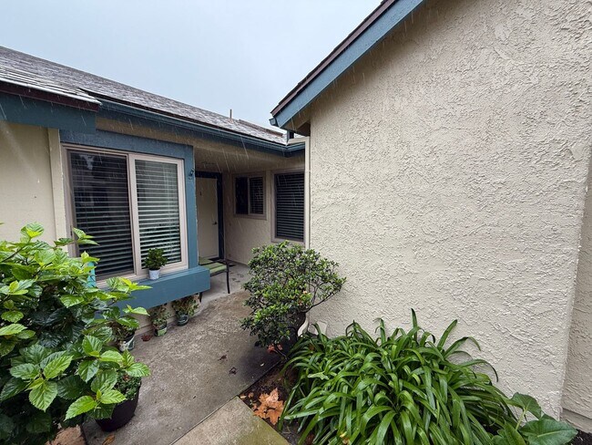 Building Photo - A Cozy, Updated Capri Model Home in Leisure Village