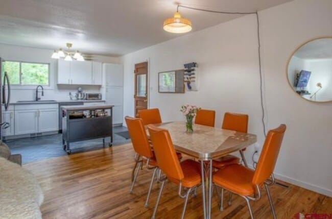 Foto del edificio - 2604 Columbine Dr