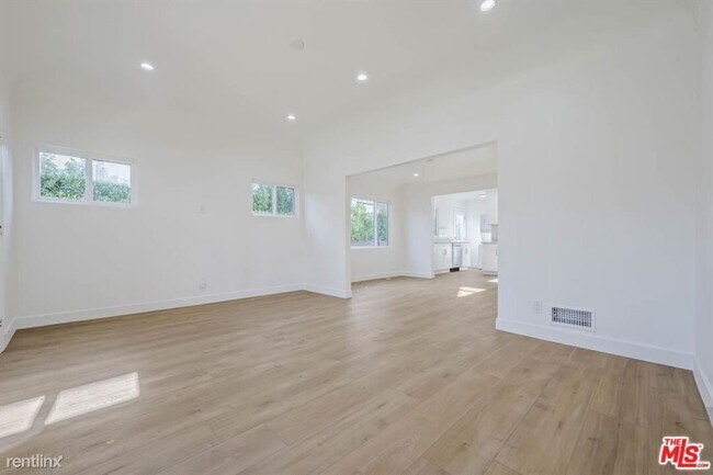 Building Photo - 2 br, 2 bath House - 819 N Spaulding Ave