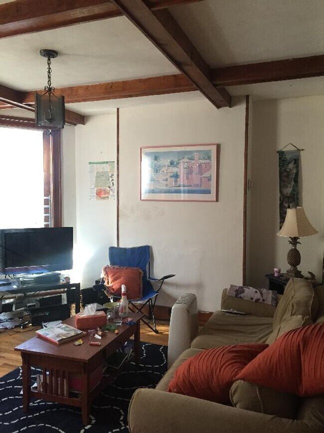 Building Photo - Central Mission Hill Location. In-Unit Was...