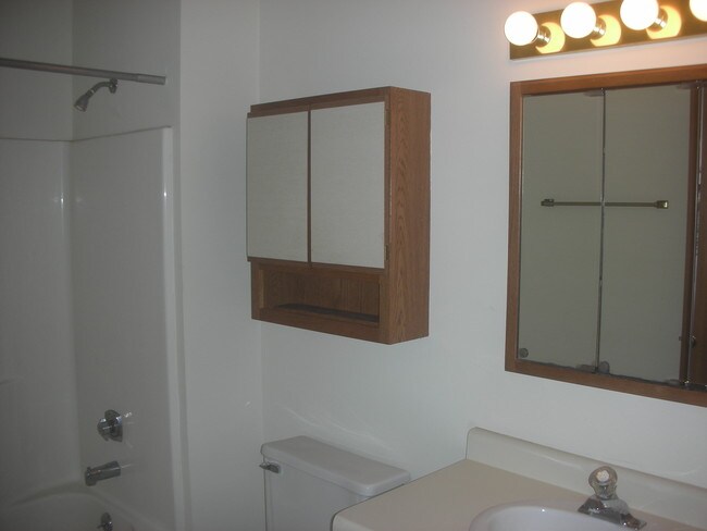 bathroom - 1800 N Washington St