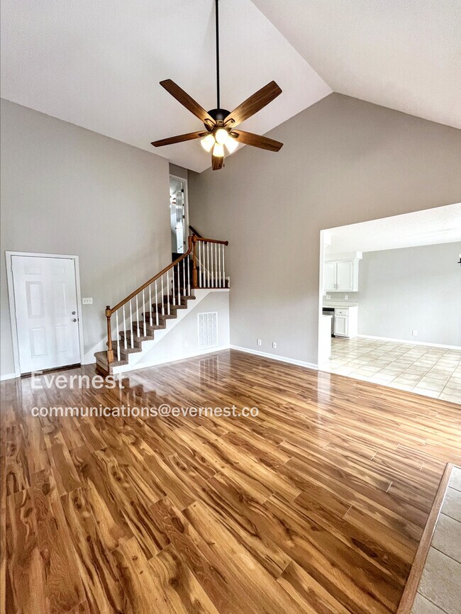 Building Photo - 3653 Aurora Dr