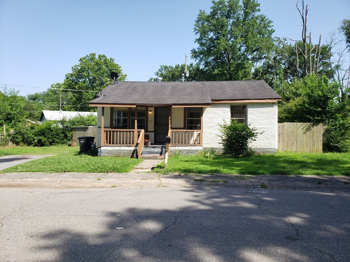 Primary Photo - Central air and Heat 4 Bedroom home