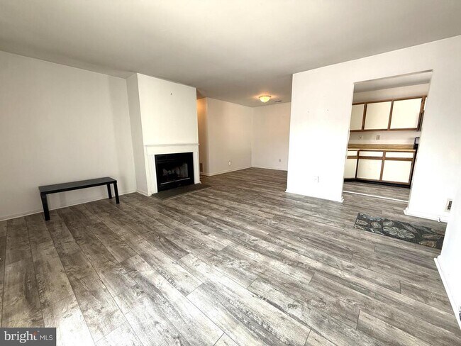 Foto del edificio - 607 Covington Ct