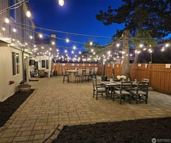 Building Photo - Gorgeous 5 Bedroom Home with Bayview - Bir...