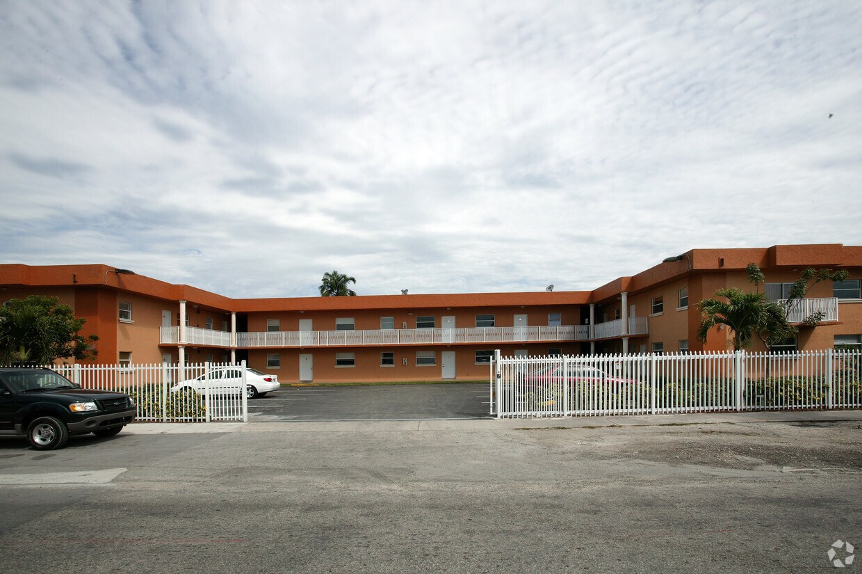 Bella Luna Condos Apartments Hialeah, FL