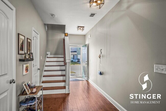 Foto del edificio - 332 Dante Cir