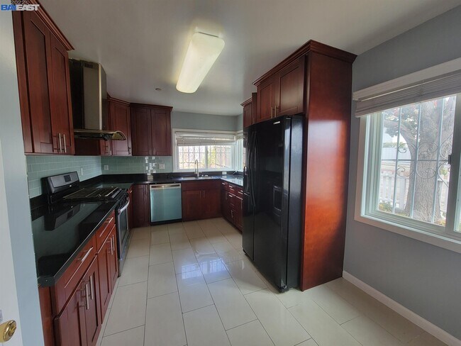 Foto del edificio - 1470 Holloway Ave