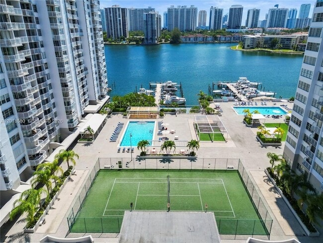 Foto del edificio - 18011 Biscayne Blvd