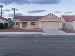 Building Photo - 2616 W El Campo Grande Ave