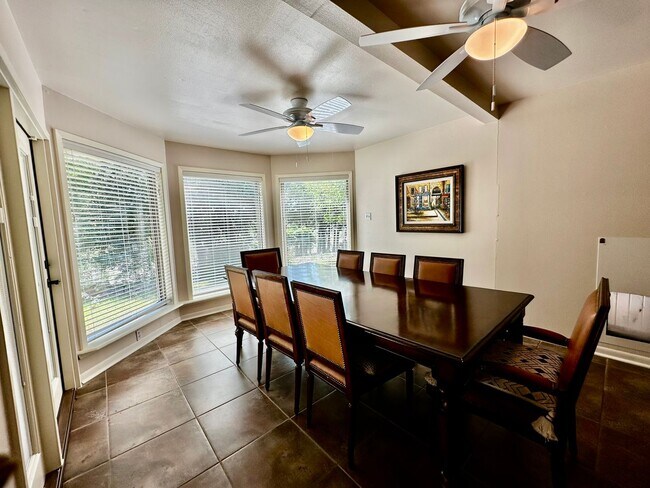 Foto del edificio - Furnished Riverside Home