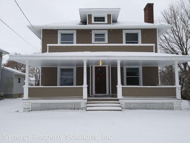 Building Photo - 5 br, 1.5 bath House - Grand Blvd 44