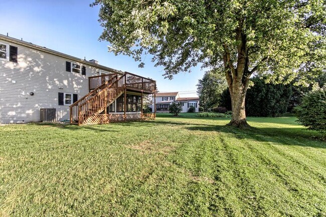 Building Photo - 2219 Circle Rd.