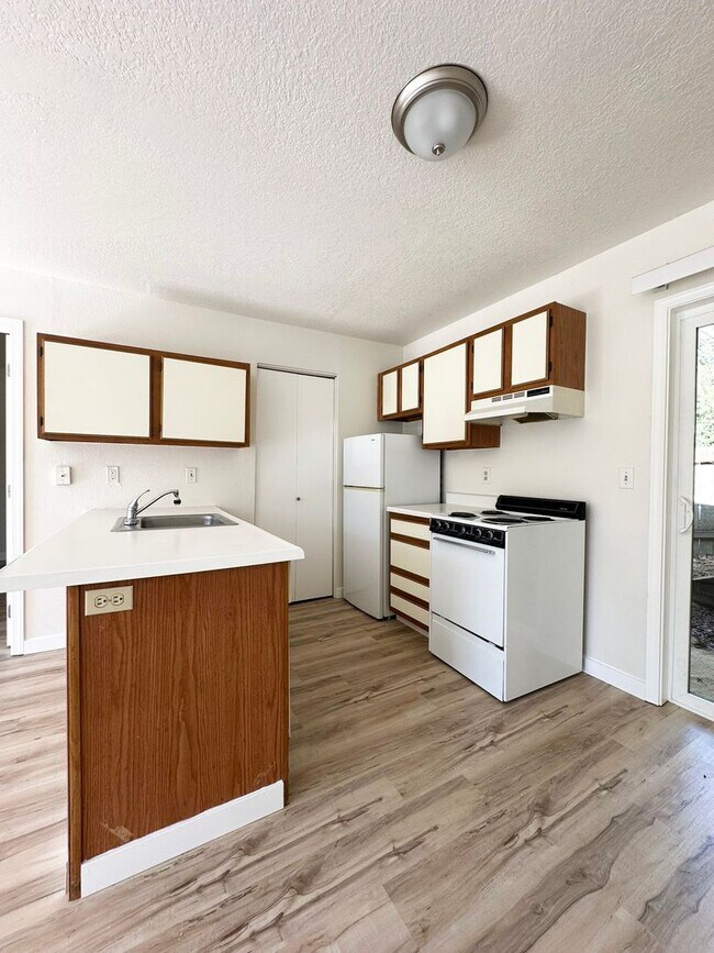 Foto del edificio - 4940-4950 SW 45th Ave