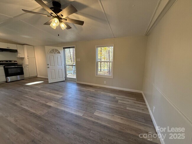 Foto del edificio - 161 Longbranch Rd