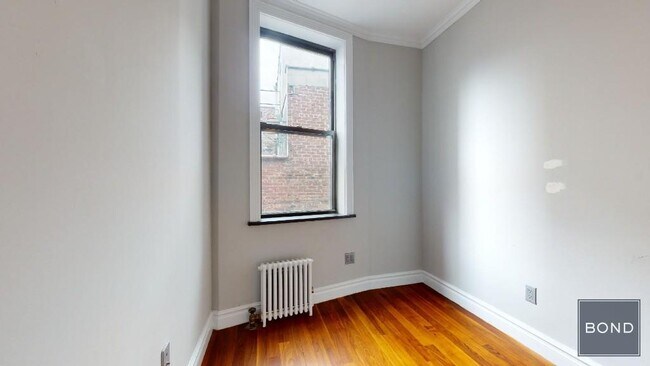 Foto del edificio - 326 E 35th St