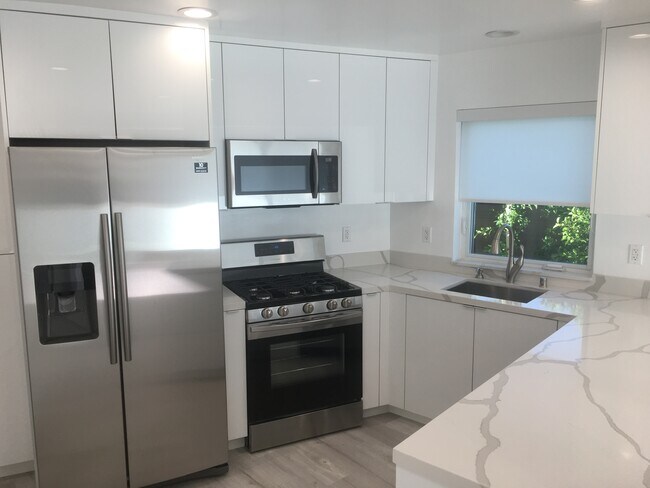 Foto del edificio - 5111 Zelzah Ave