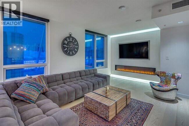 Building Photo - 68 Smithe St