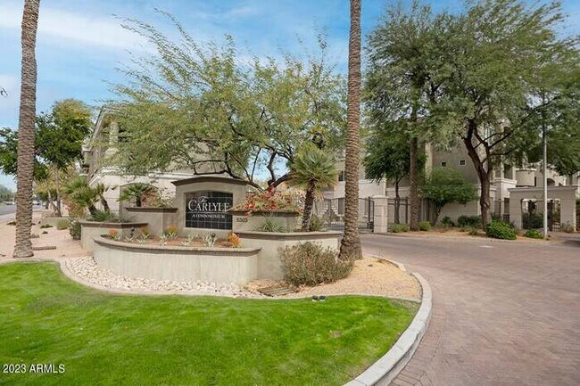 Building Photo - Remodeled 2 bedroom condo in the heart of ...